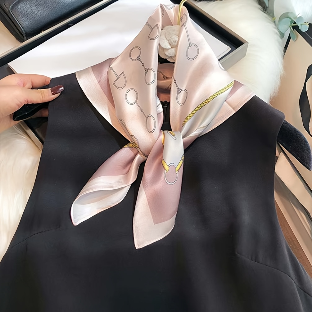 Luxury Bags And Accessories - وشاح مربع فاخر من الحرير الخالص