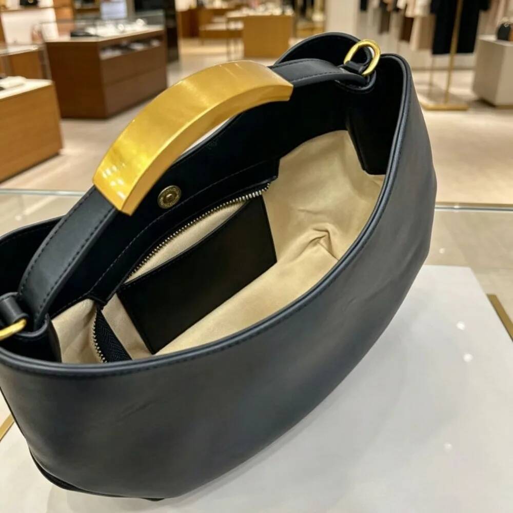 حقيبة نسائية نصف دائرية ذهبية  - مراجعة Luxury Bags Tote وسعره