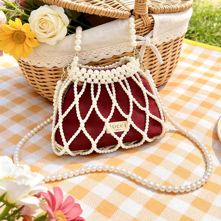 حقيبة غوتشي حمراء صغيرة بسلسلة - مراجعة Luxury Bags Gucci وسعره