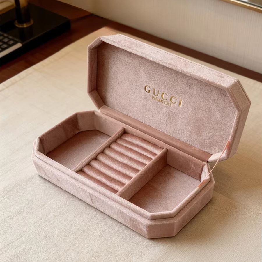 حقيبة غوتشي غوتشي المخملية ذات - مراجعة Luxury Bags Gucci وسعره