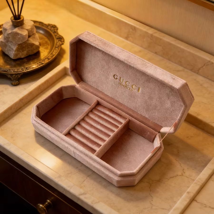 حقيبة غوتشي غوتشي المخملية ذات - مراجعة Luxury Bags Gucci وسعره