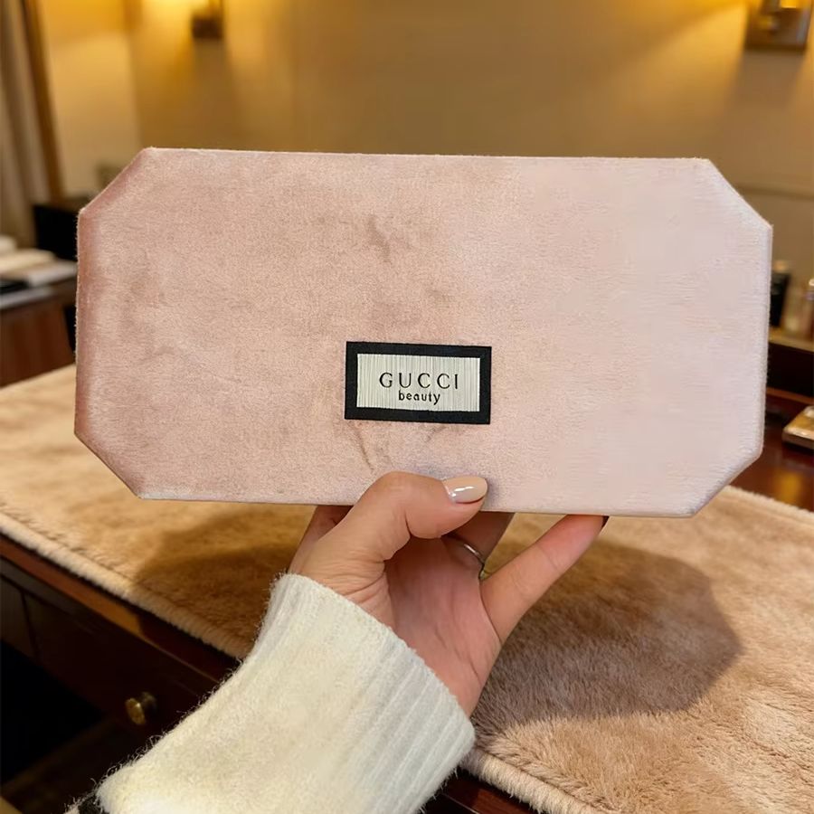 حقيبة غوتشي غوتشي المخملية ذات - مراجعة Luxury Bags Gucci وسعره