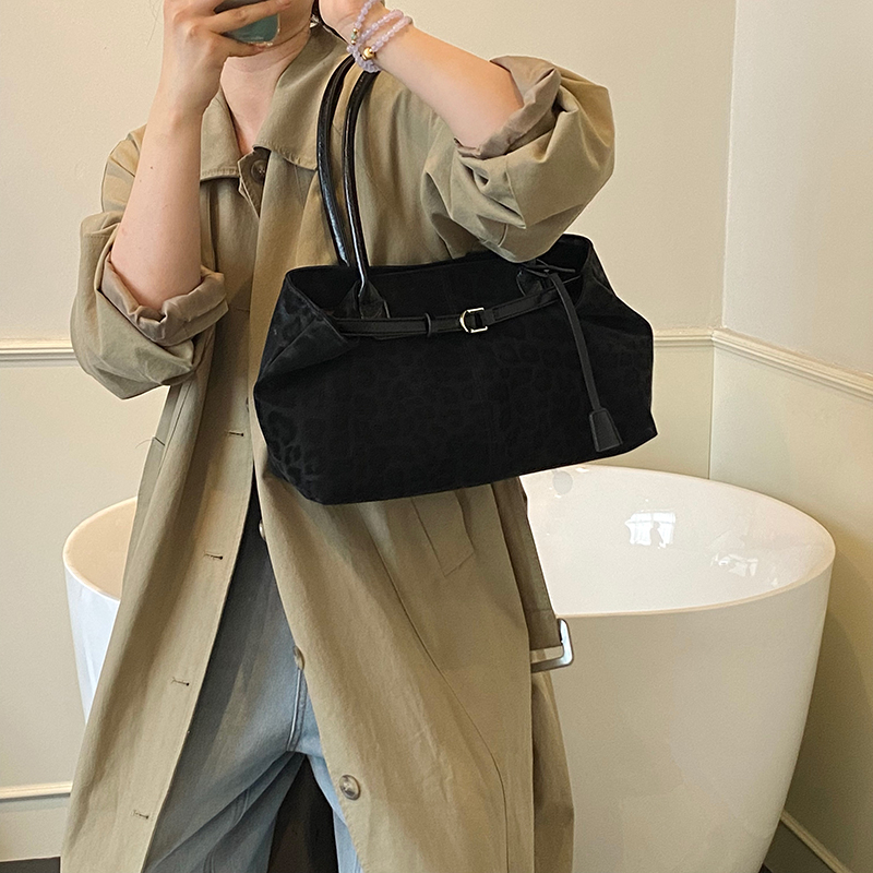 ليوبارد طباعة الخياطة الموضوع  - مراجعة Luxury Bags Sale وسعره