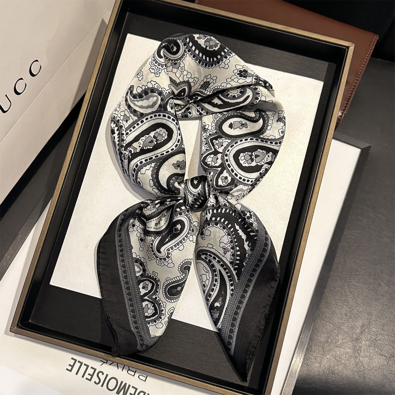 وشاح ساتان فاخر مربع الشكل بنق - مراجعة Luxury Bags And Accessories وسعره