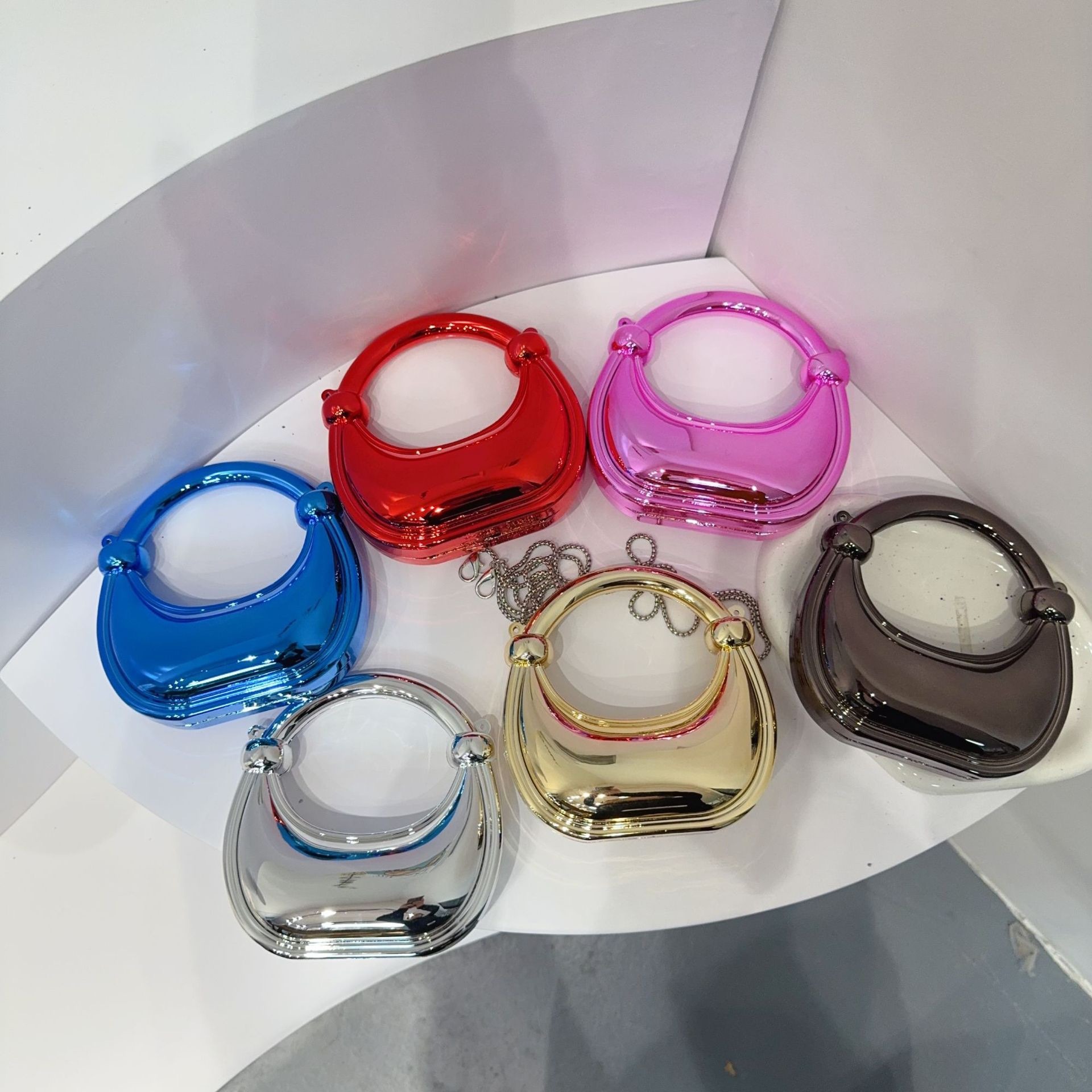 محافظ وحقائب يد صغيرة للسهرة ب - مراجعة Luxury Bags And Accessories وسعره