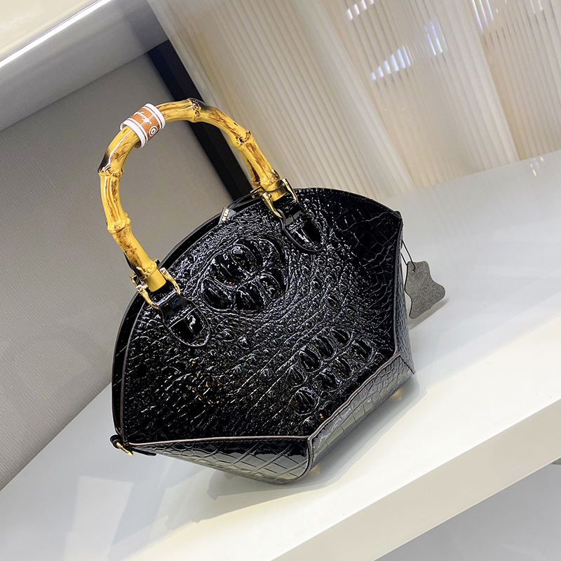 حقيبة كروس جلد البقر للنساء ،  - مراجعة Luxury Bags Sale وسعره