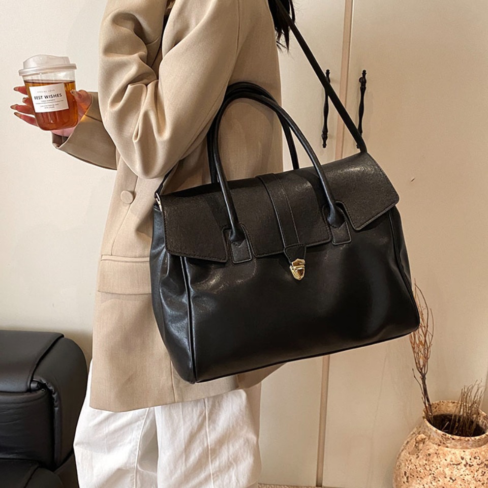 حقائب كتف نسائية فاخرة ذات سعة - مراجعة Luxury Bags Made وسعره
