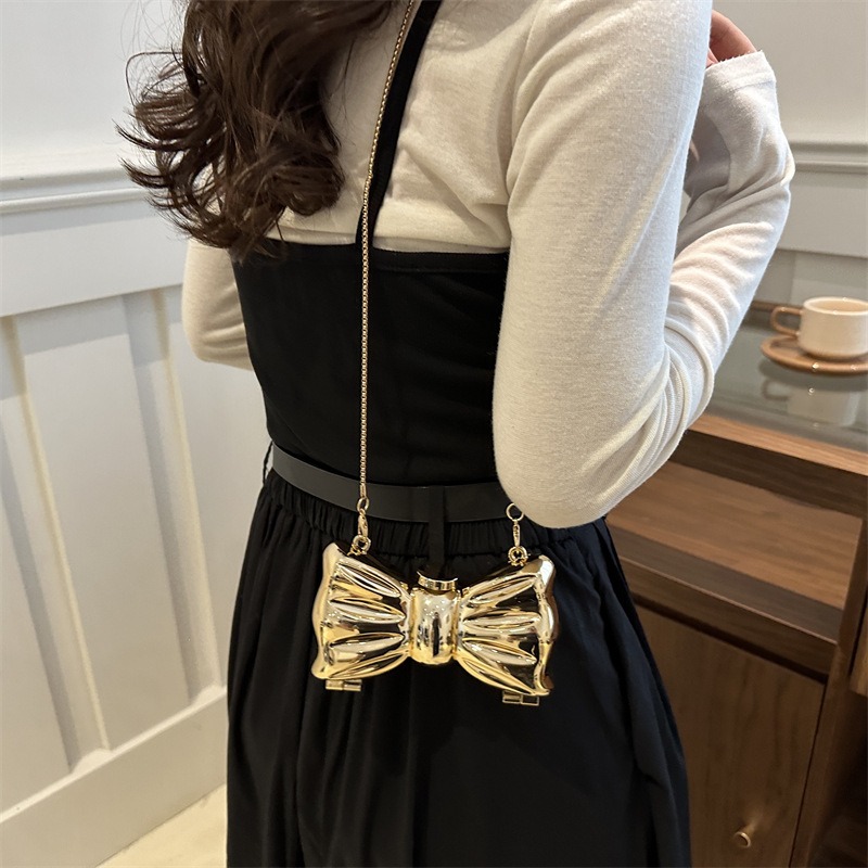 حقيبة يد صغيرة معدنية عصرية فا - مراجعة Luxury Bags Made وسعره